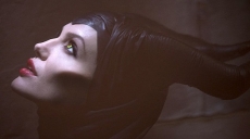 Angelina Jolie si zahraje zlou vílu v pohádce Maleficent!