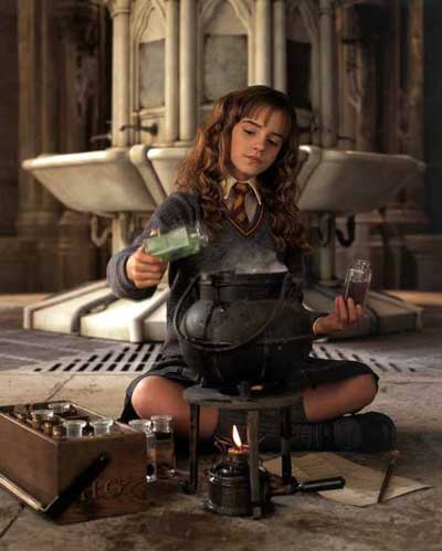 Hermiona připravovala lektvar