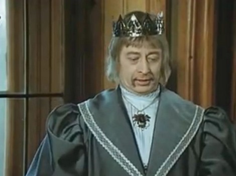 Starý král si usmyslel vzít si za ženu princeznu Zlatolvlásku
