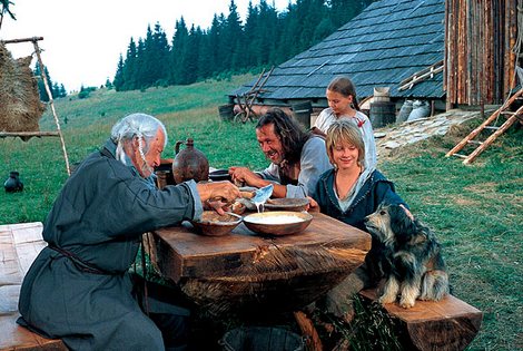 Tomáš žil spokojeně se svoji rodinou pod hradem Baladora